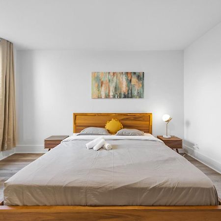 Modern And Cozy 4 Bedrooms Sleep 12 Монреаль Экстерьер фото