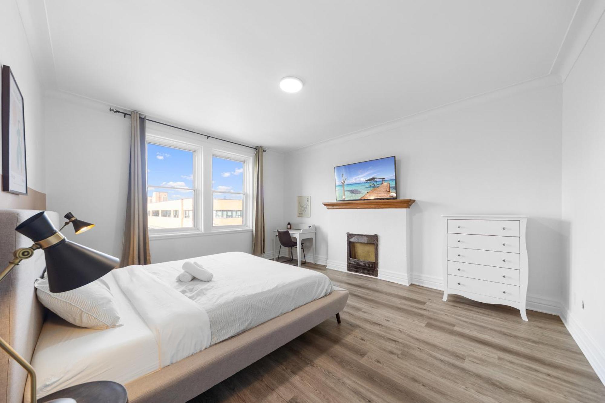 Modern And Cozy 4 Bedrooms Sleep 12 Монреаль Экстерьер фото