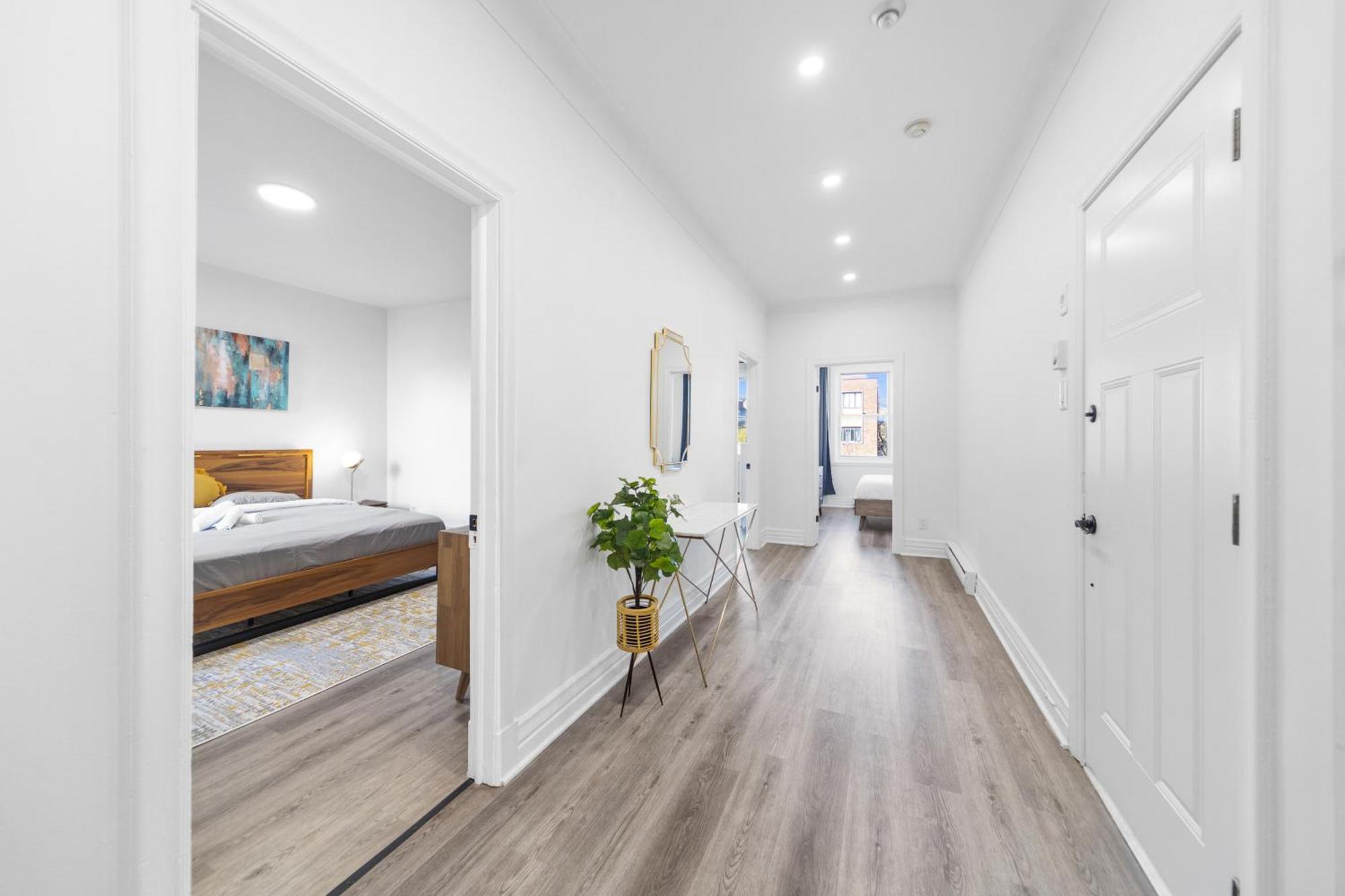 Modern And Cozy 4 Bedrooms Sleep 12 Монреаль Экстерьер фото