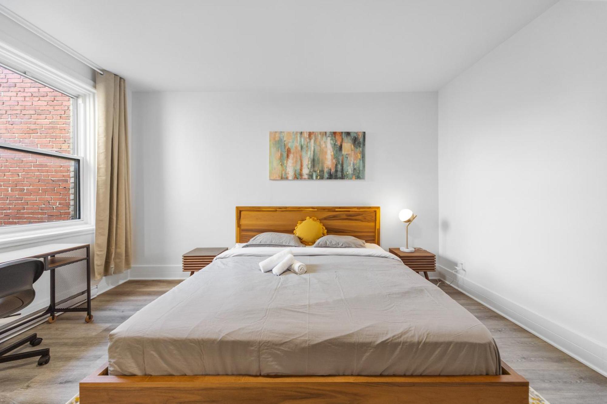 Modern And Cozy 4 Bedrooms Sleep 12 Монреаль Экстерьер фото