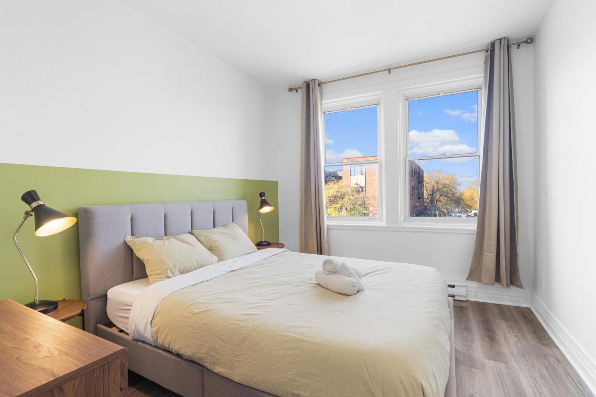 Modern And Cozy 4 Bedrooms Sleep 12 Монреаль Экстерьер фото