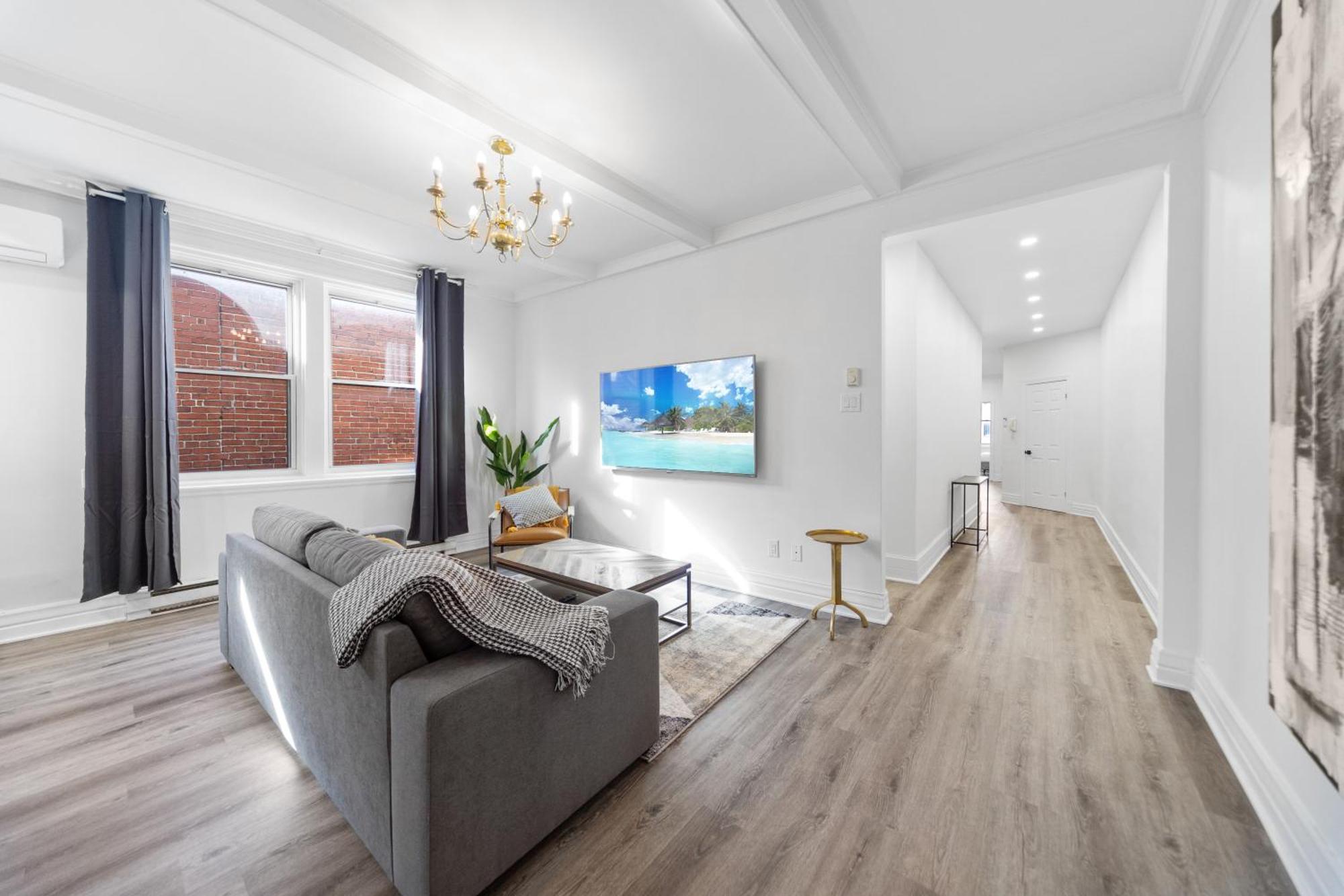 Modern And Cozy 4 Bedrooms Sleep 12 Монреаль Экстерьер фото