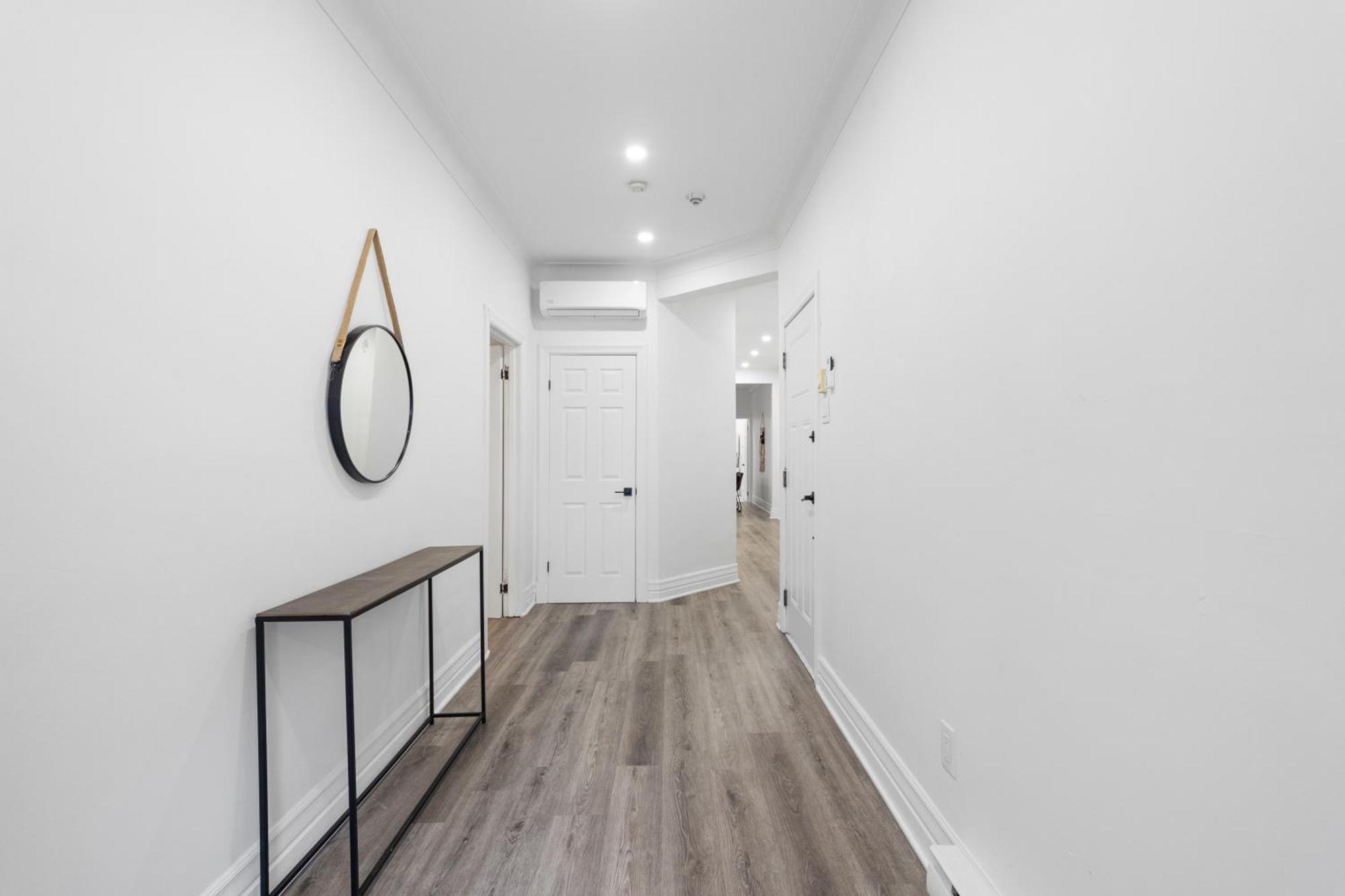 Modern And Cozy 4 Bedrooms Sleep 12 Монреаль Экстерьер фото