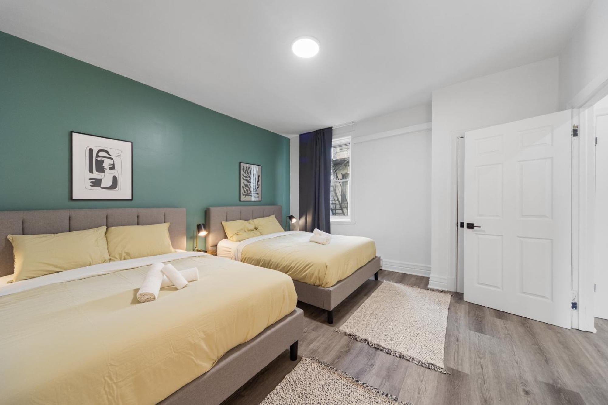 Modern And Cozy 4 Bedrooms Sleep 12 Монреаль Экстерьер фото